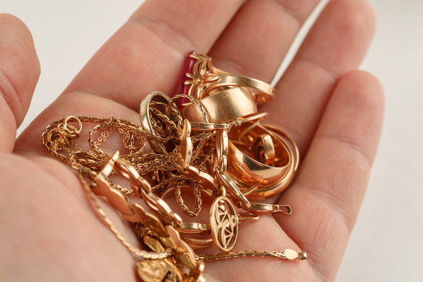 How Do Pawnbrokers Melbourne Determine the Value of Gold Jewellery?