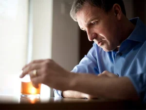 How To Identify Signs And Symptoms Of An Alcoholic Person?