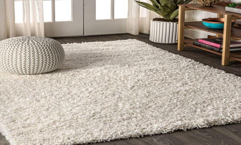 Why are shaggy rugs so popular among interior designers?